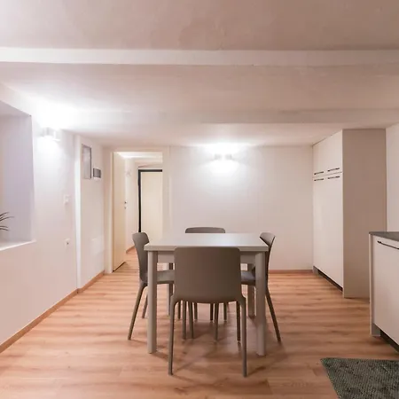 - Croix-de-ville 아파트 아오스타